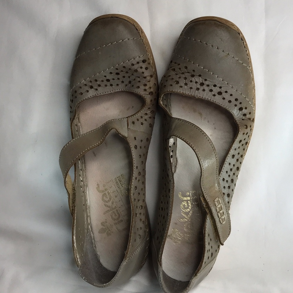 Rieker Women's Taupe Perforated Flats Size 40